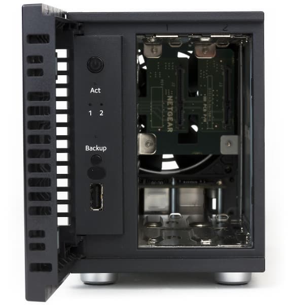 Конструкция Netgear ReadyNAS 312 Конструкция Netgear ReadyNAS 312