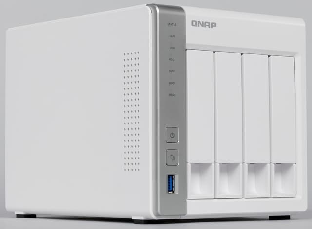 Внешний вид QNAP D4