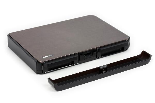 Внешний вид QNAP HS-210 Внешний вид QNAP HS-210