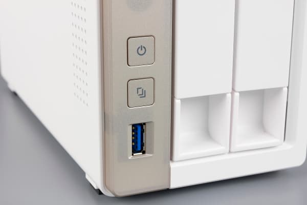 Внешний вид QNAP TS-251 Внешний вид QNAP TS-251