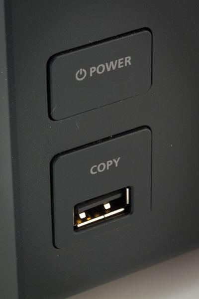 Порт USB у QNAP TS-412 Порт USB у QNAP TS-412