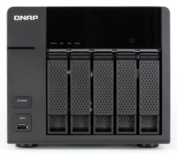 Внешний вид QNAP TS-569L Внешний вид QNAP TS-569L