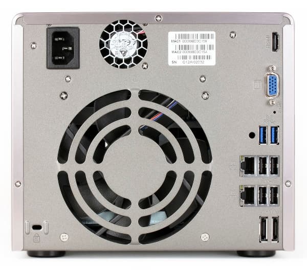 Внешний вид QNAP TS-569L Внешний вид QNAP TS-569L
