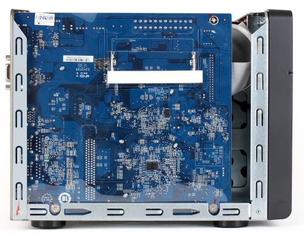 Конструкция QNAP TS-569L Конструкция QNAP TS-569L