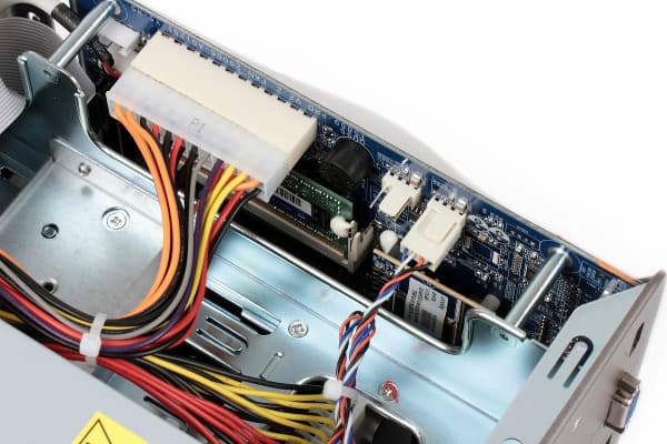 Конструкция QNAP TS-569L Конструкция QNAP TS-569L