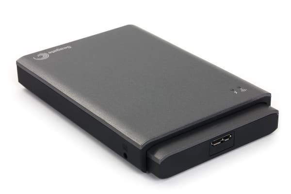 Внешний вид Seagate Wireless Plus Внешний вид Seagate Wireless Plus