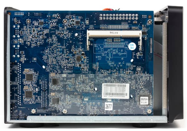 Конструкция Synology DS1513+ Конструкция Synology DS1513+