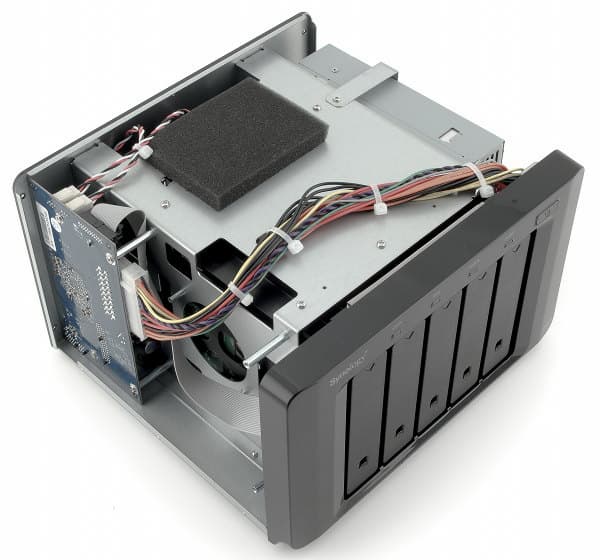 Конструкция Synology DX510 Конструкция Synology DX510