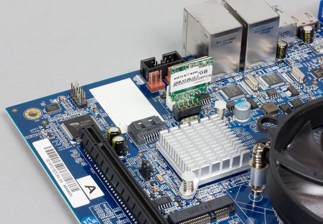 Конструкция сетевого накопителя Thecus N7770-10G