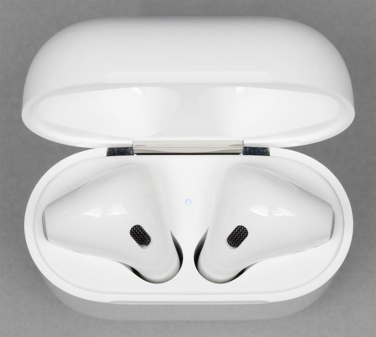 Беспроводные наушники Apple AirPods